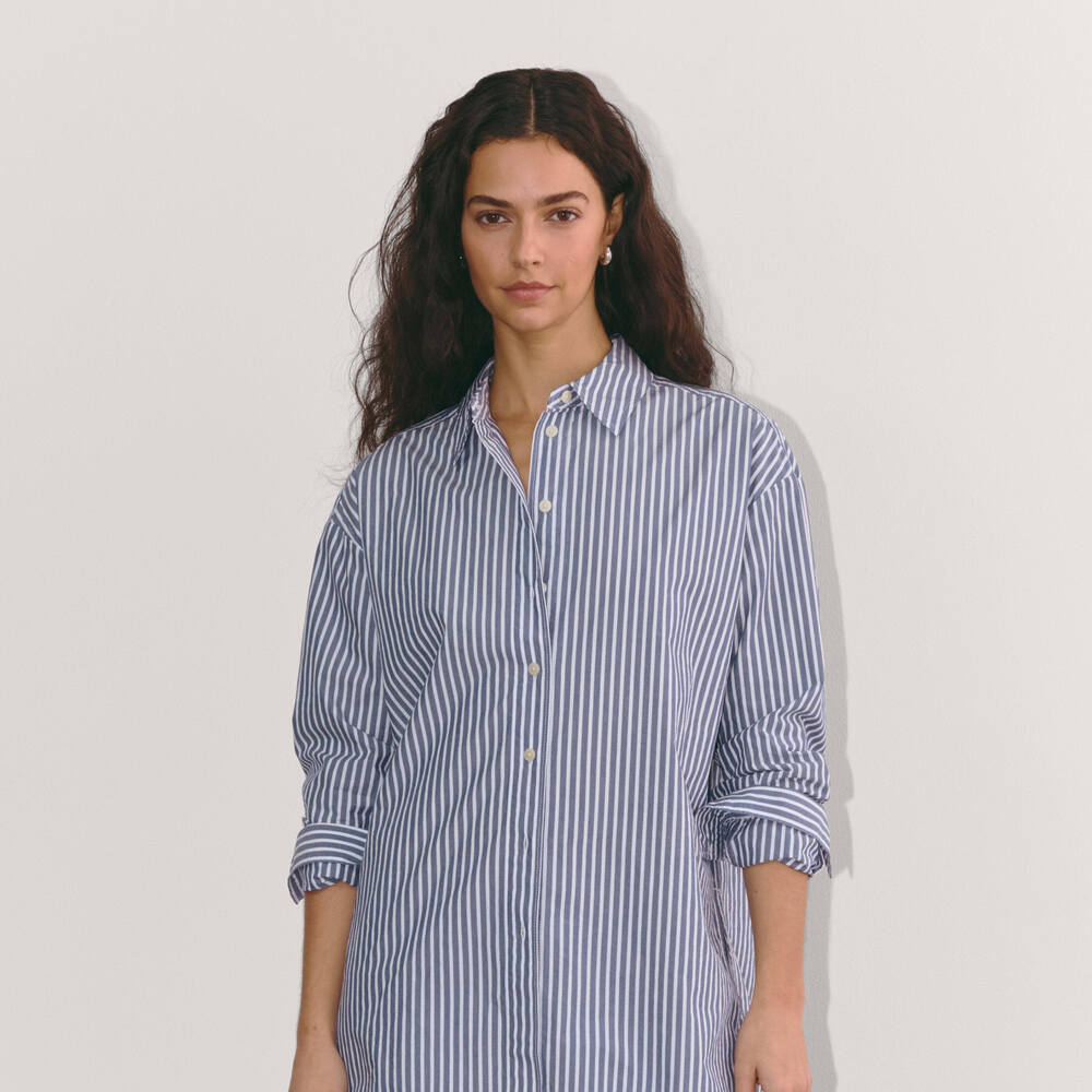Everlane Women's Boyfriend Shirt in Ultrasoft Cotton in Bone White/Mazarine Blu…